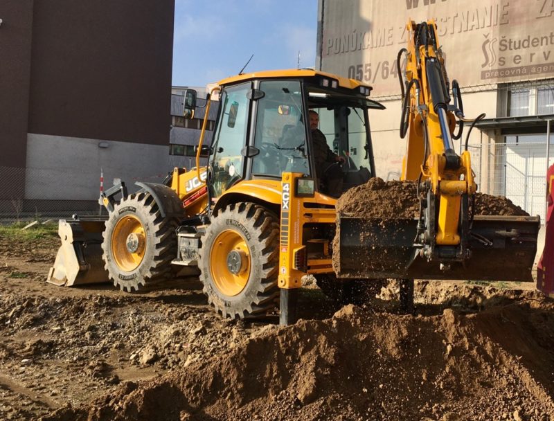 Traktorbager JCB 4CX - stavebné stroje Košice